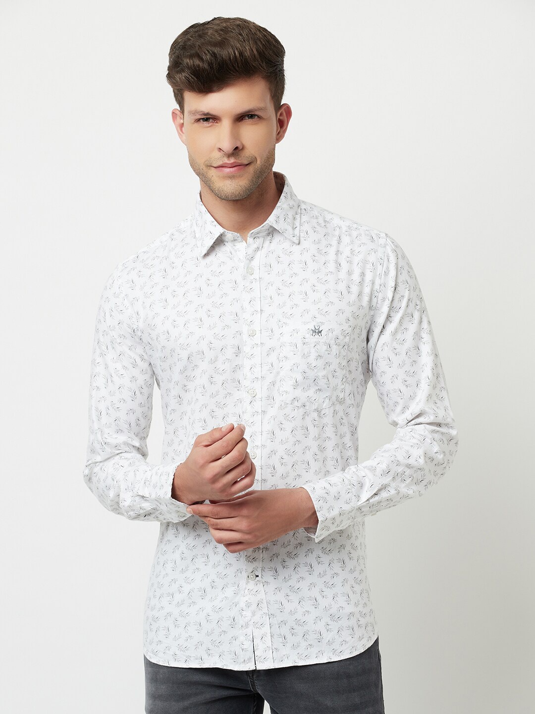 

Crimsoune Club Men White Slim Fit Floral Printed Casual Shirt