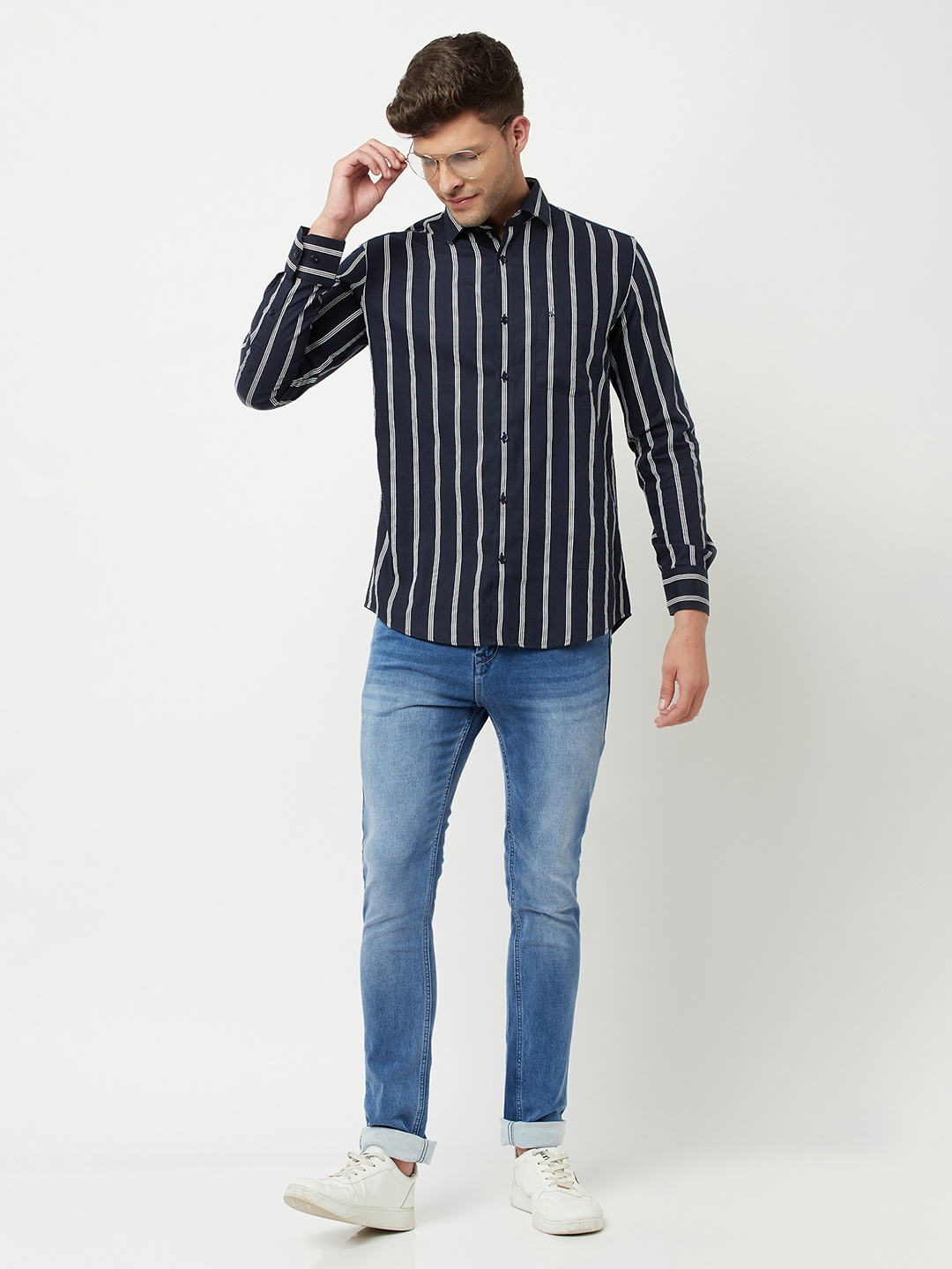 

Crimsoune Club Men Navy Blue Slim Fit Striped Casual Shirt