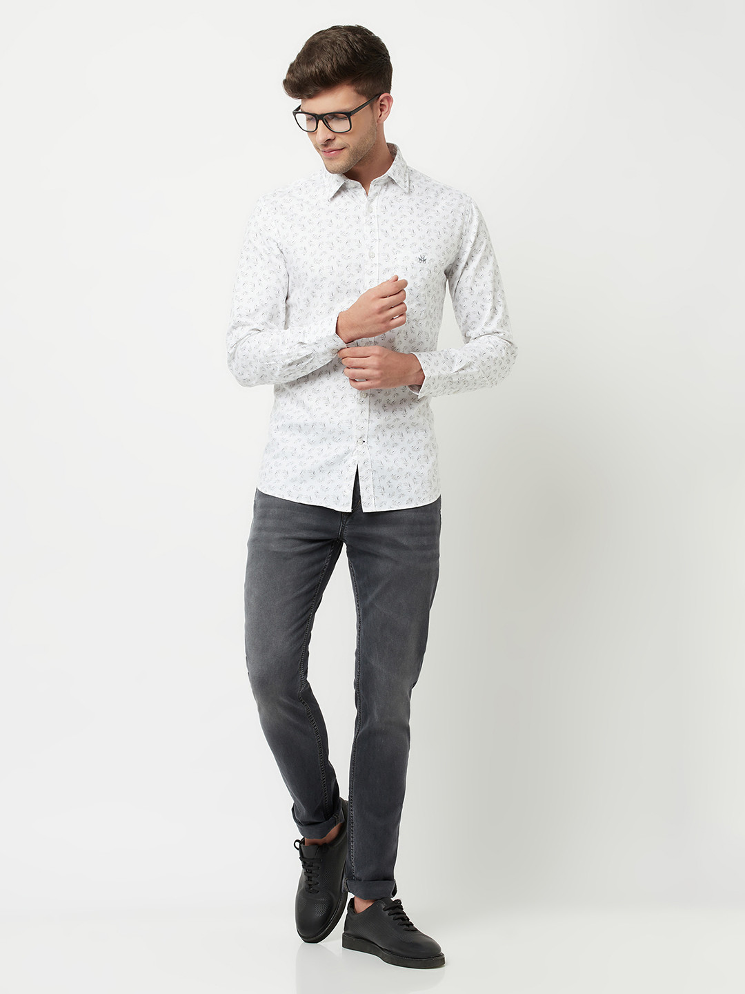 

Crimsoune Club Men White Pure Cotton Slim Fit Printed Casual Shirt