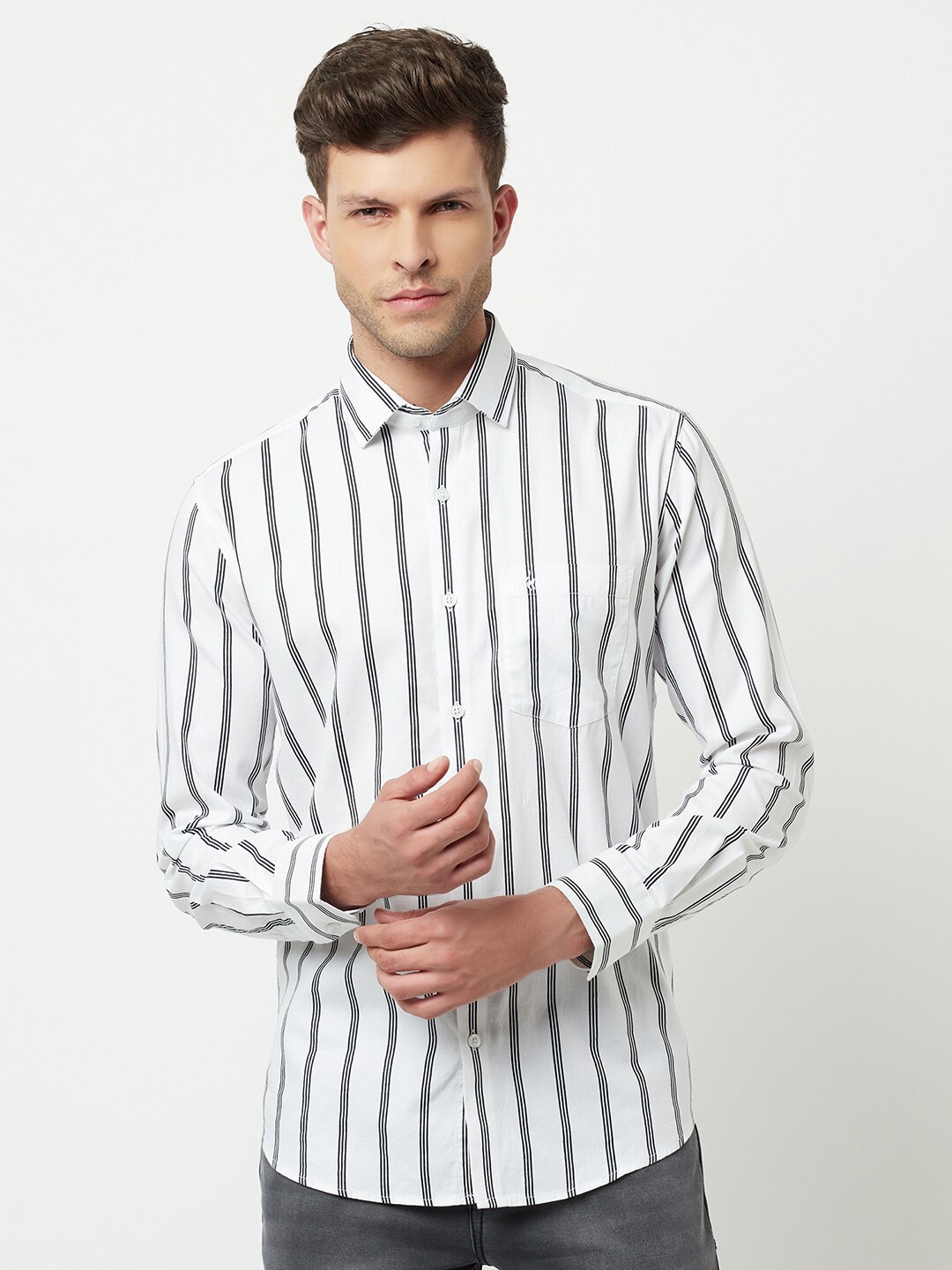 

Crimsoune Club Men White Slim Fit Striped Cotton Casual Shirt