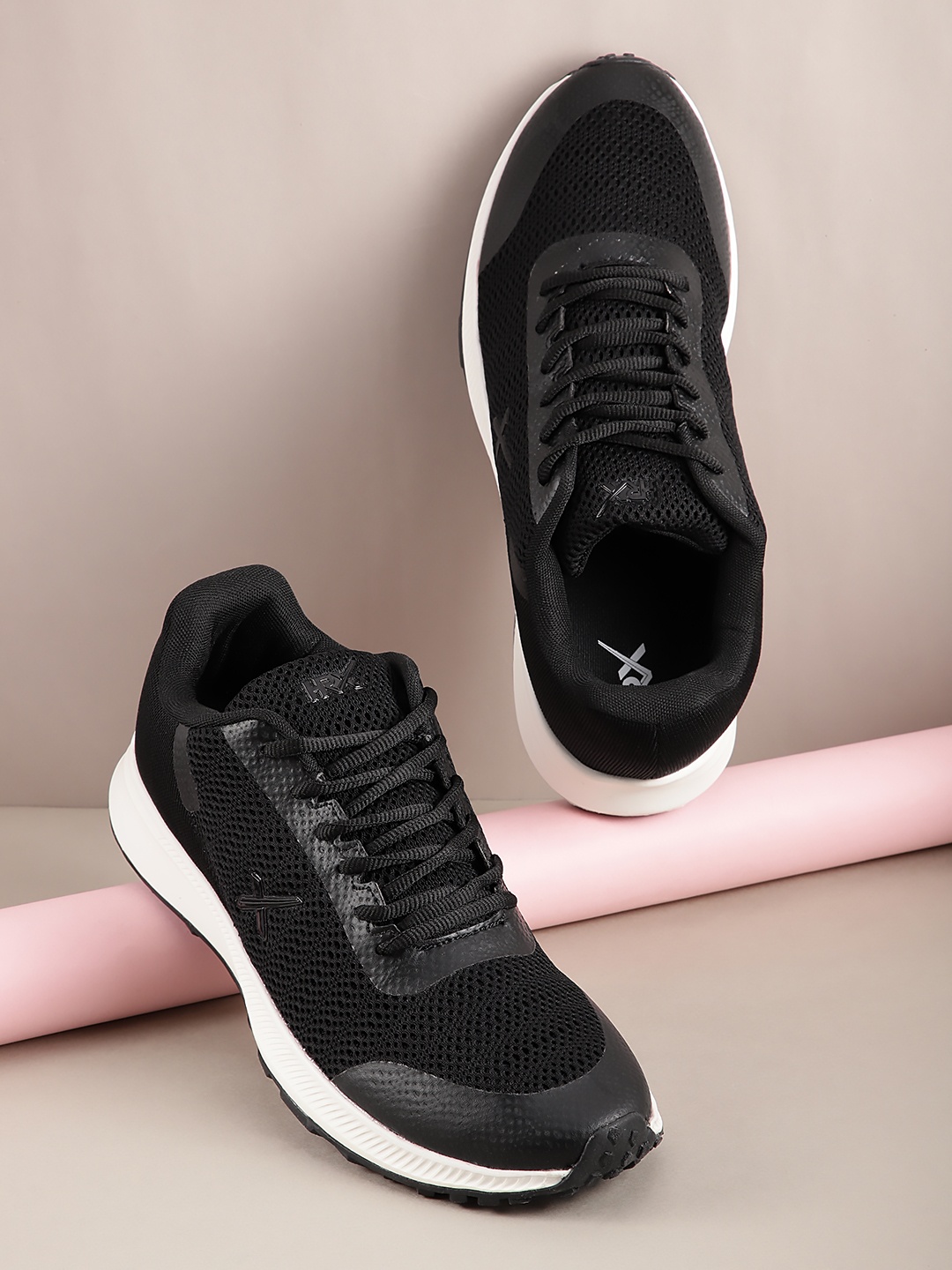 

HRX by Hrithik Roshan Men Black Front Runner Shoe