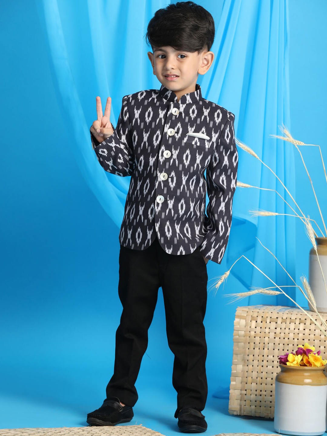 

VASTRAMAY Boys Black & White Printed Slim-Fit Jodhpuri Blazers