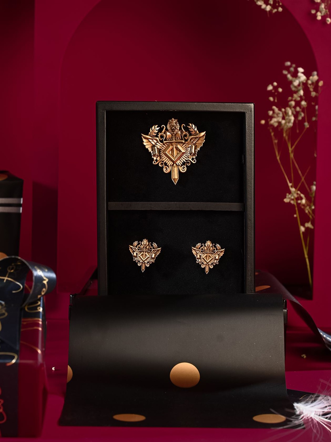 

COSA NOSTRAA Men Gold-Toned Textured Accessory Gift Set