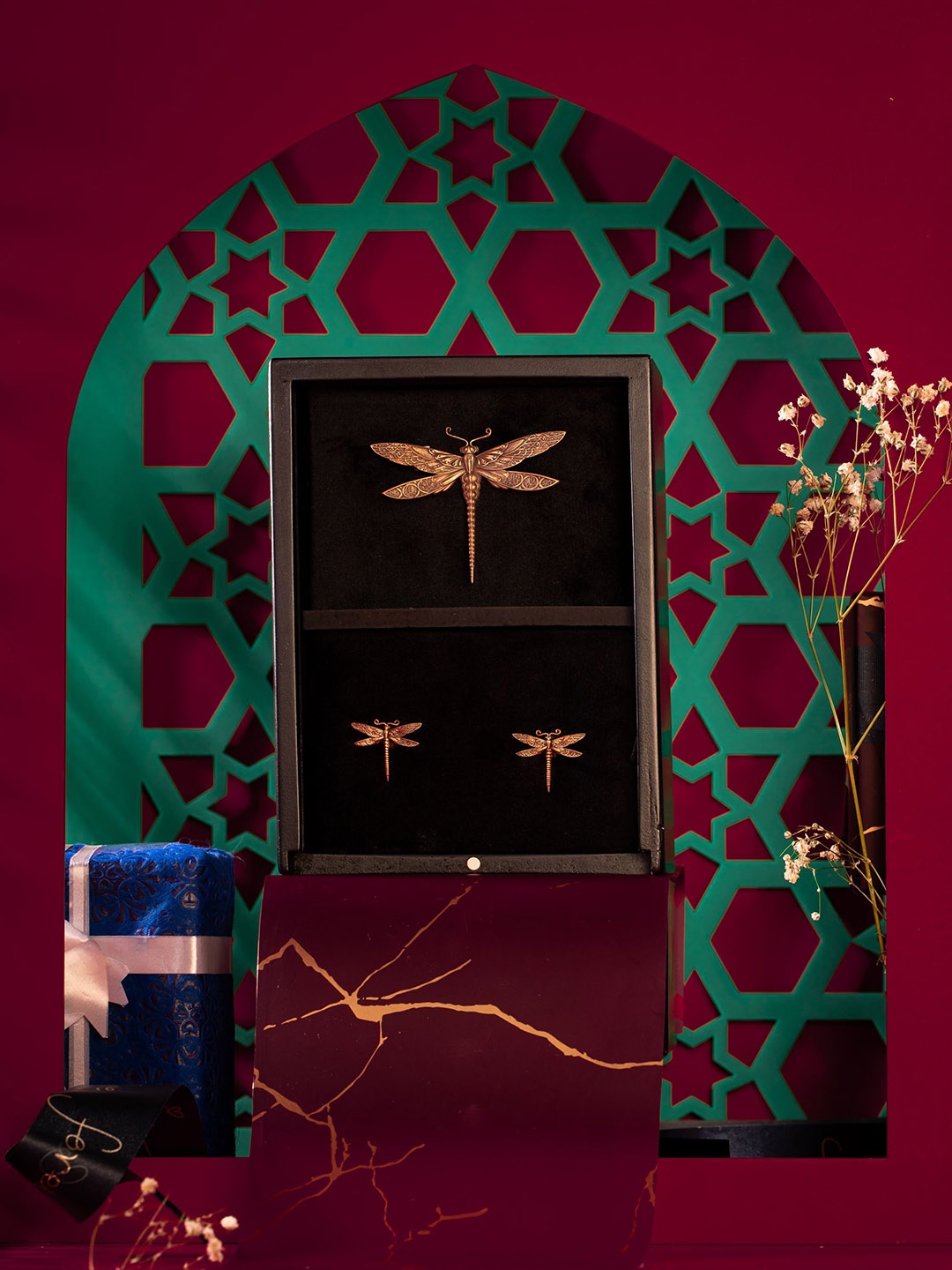 

COSA NOSTRAA Men Metallic Textured Dragonfly Accessory Gift Set