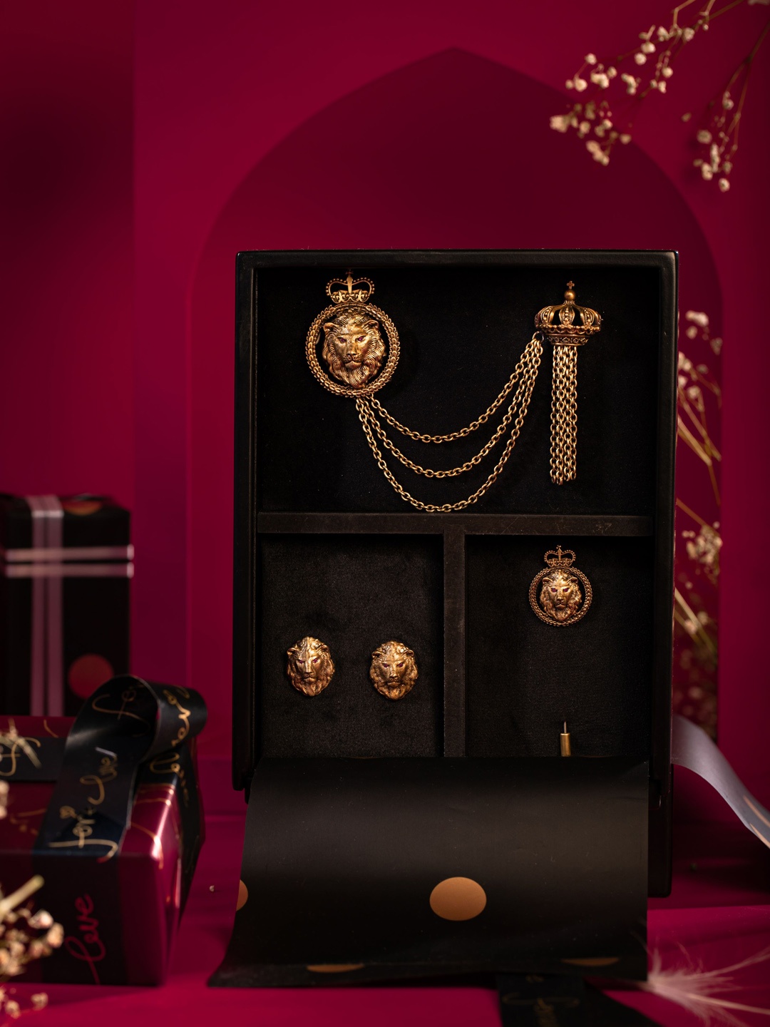 

COSA NOSTRAA Men Gold-Toned Textured Brass Accessory Gift Set