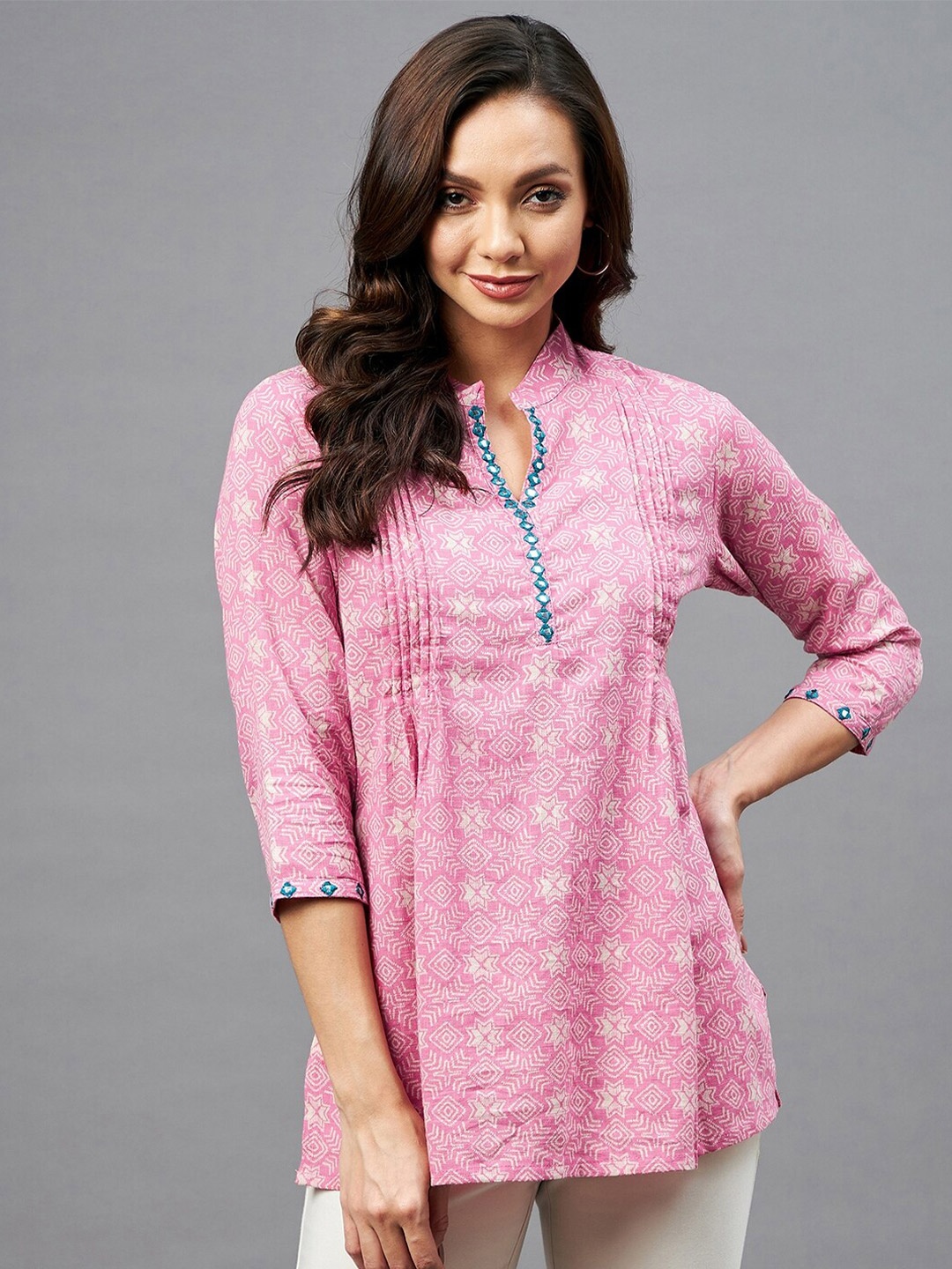 

Azira Women Pink & White Mandarin Collar Printed Tunic