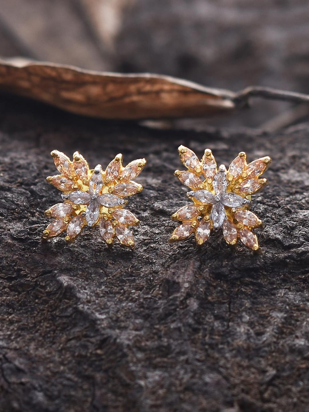 

Tistabene Gold-Toned Contemporary Studs Earrings