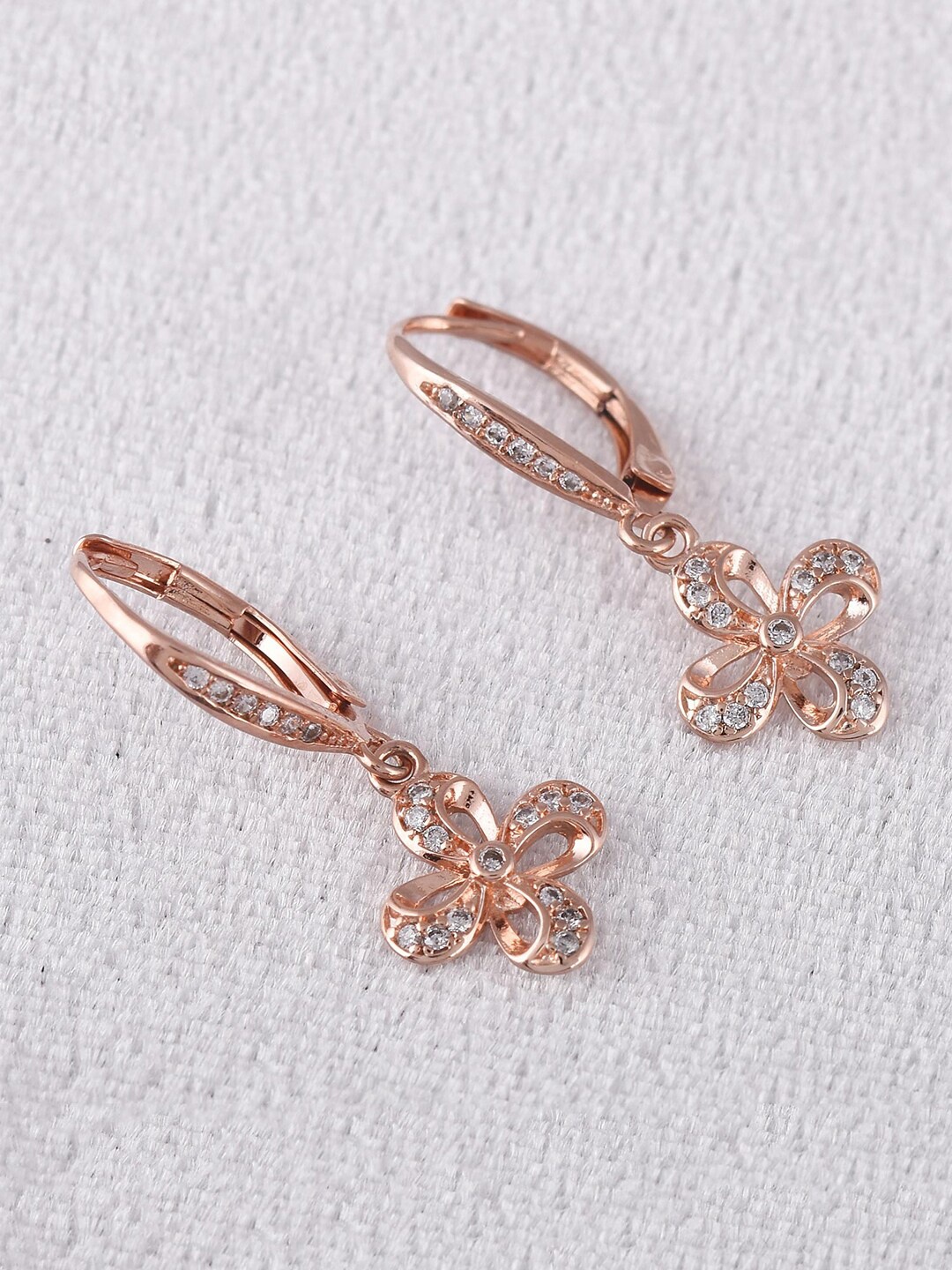 

Tistabene Gold-Toned & White Contemporary Hoop Earrings