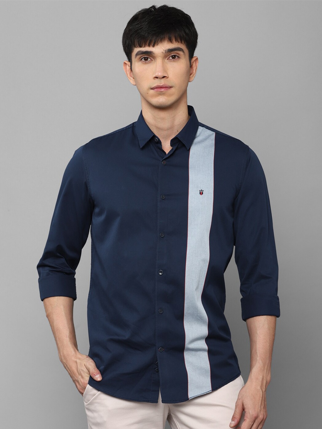 

Louis Philippe Sport Men Navy Blue Slim Fit Colourblocked Casual Shirt
