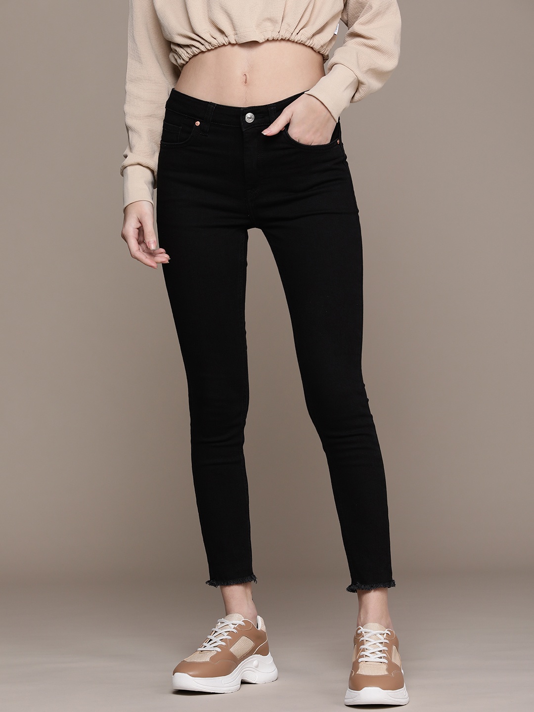 

MANGO Women Skinny Fit Stretchable Cropped Jeans, Black