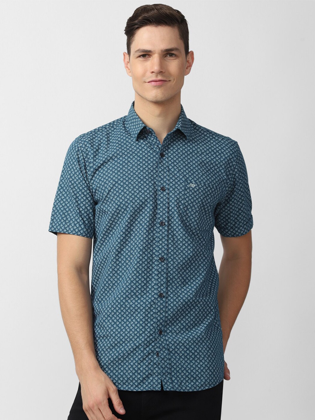 

Peter England Casuals Men Blue Slim Fit Printed Cotton Casual Shirt