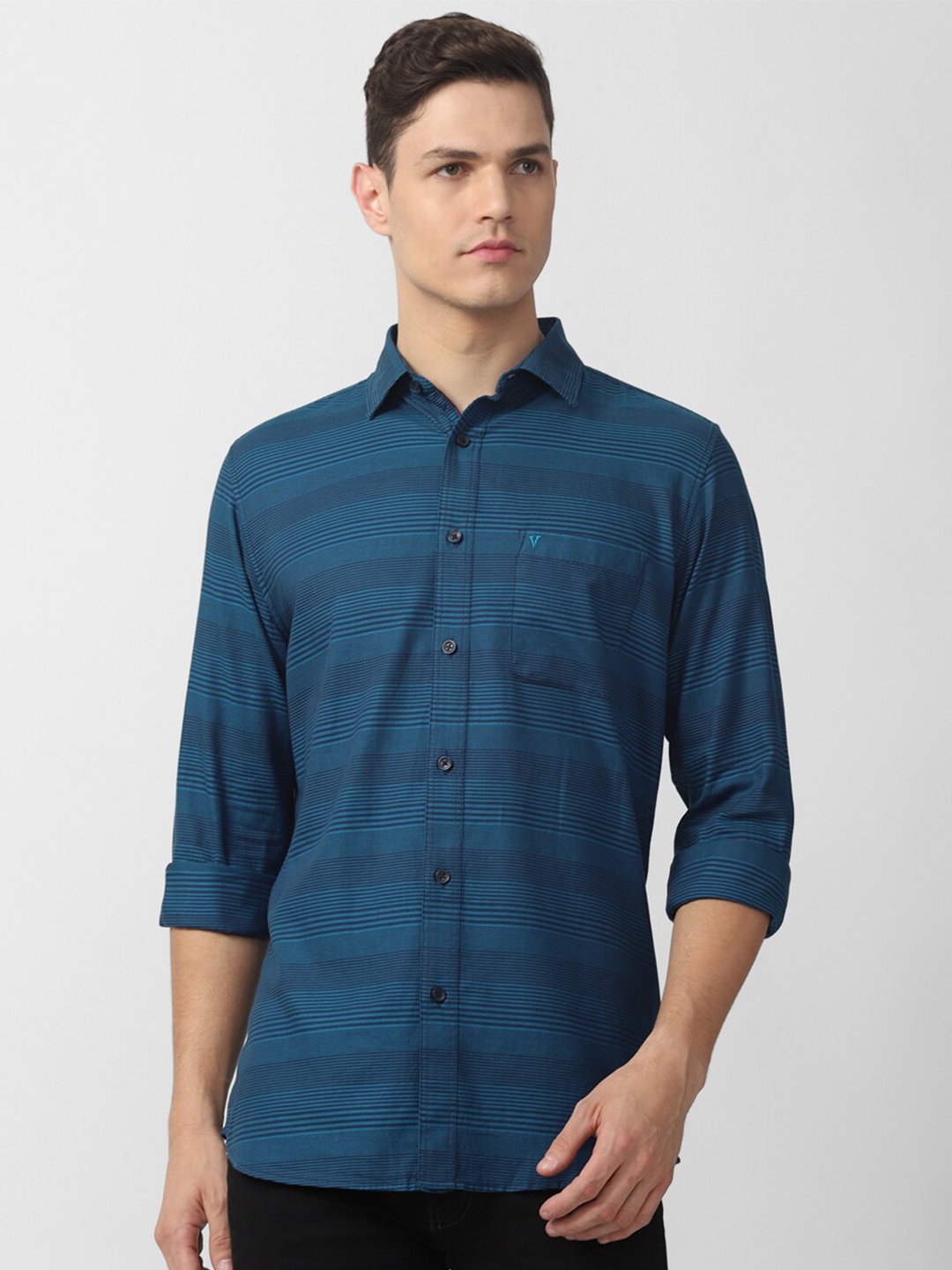 

Van Heusen Sport Men Blue Pure Cotton Slim Fit Horizontal Striped Casual Shirt