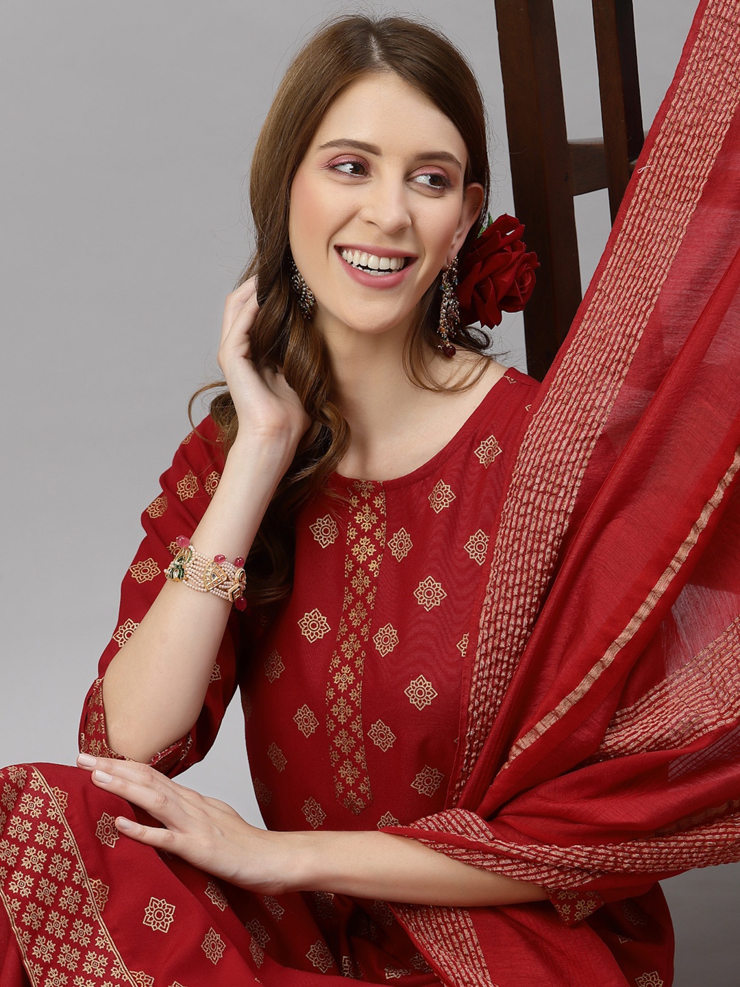 

SKYLEE Women Red Ethnic Motifs Printed Kurta Trousers with Dupatta