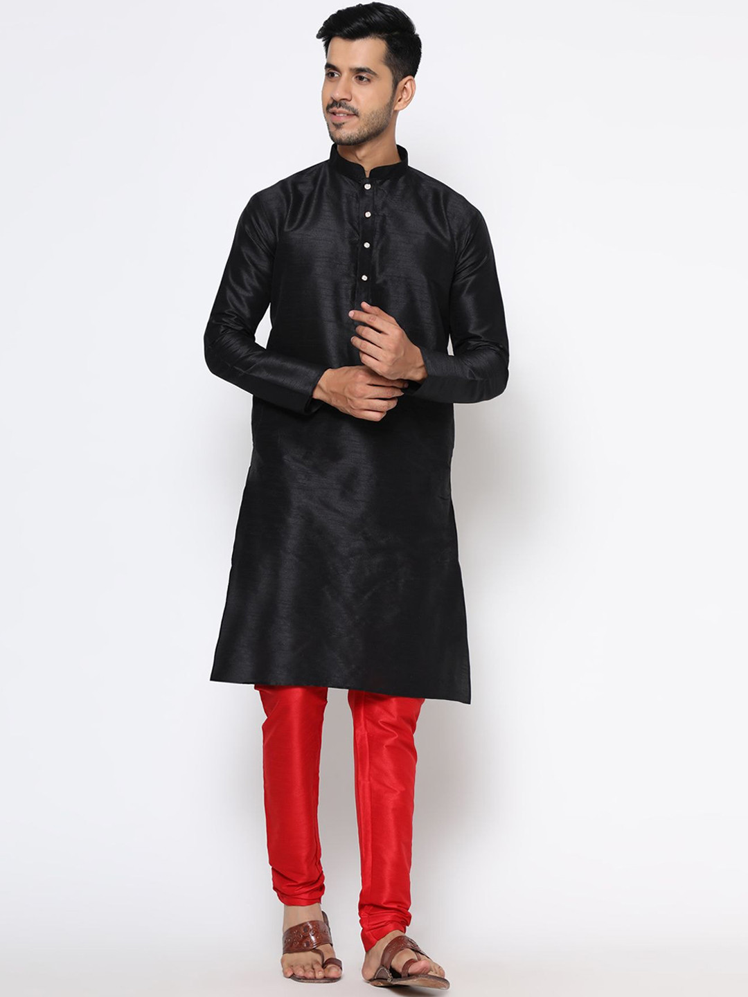 

Vastrasky Global Men Black And Red Solid Pure Cotton Kurta With Pyjama
