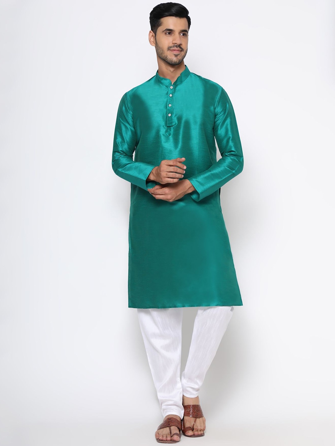 

Vastrasky Global Men Green Pure Cotton Kurta with Pyjamas