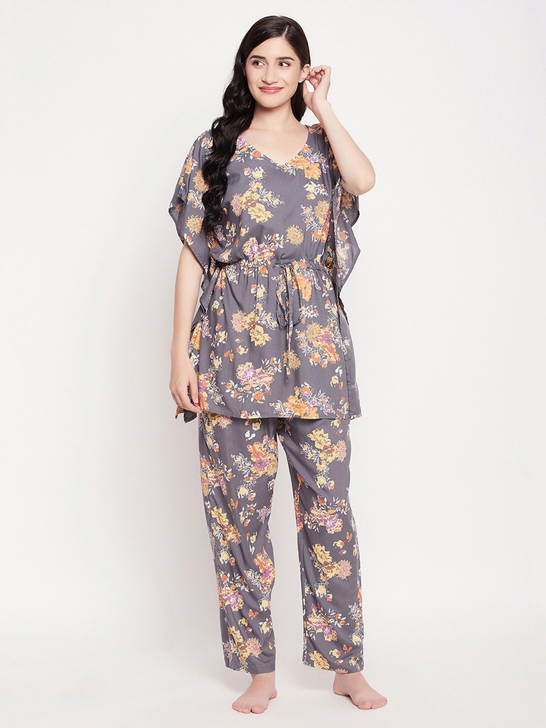 

Clovia Women Grey & Pink Printed Night suit