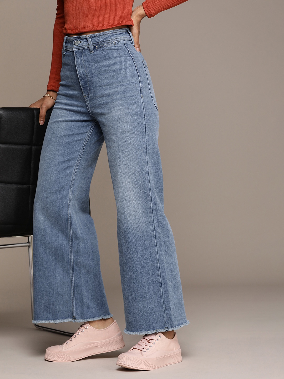 

MANGO Catherine High-Rise Light Fade Stretchable Frayed Hem Loose Fit Culottes Jeans, Blue