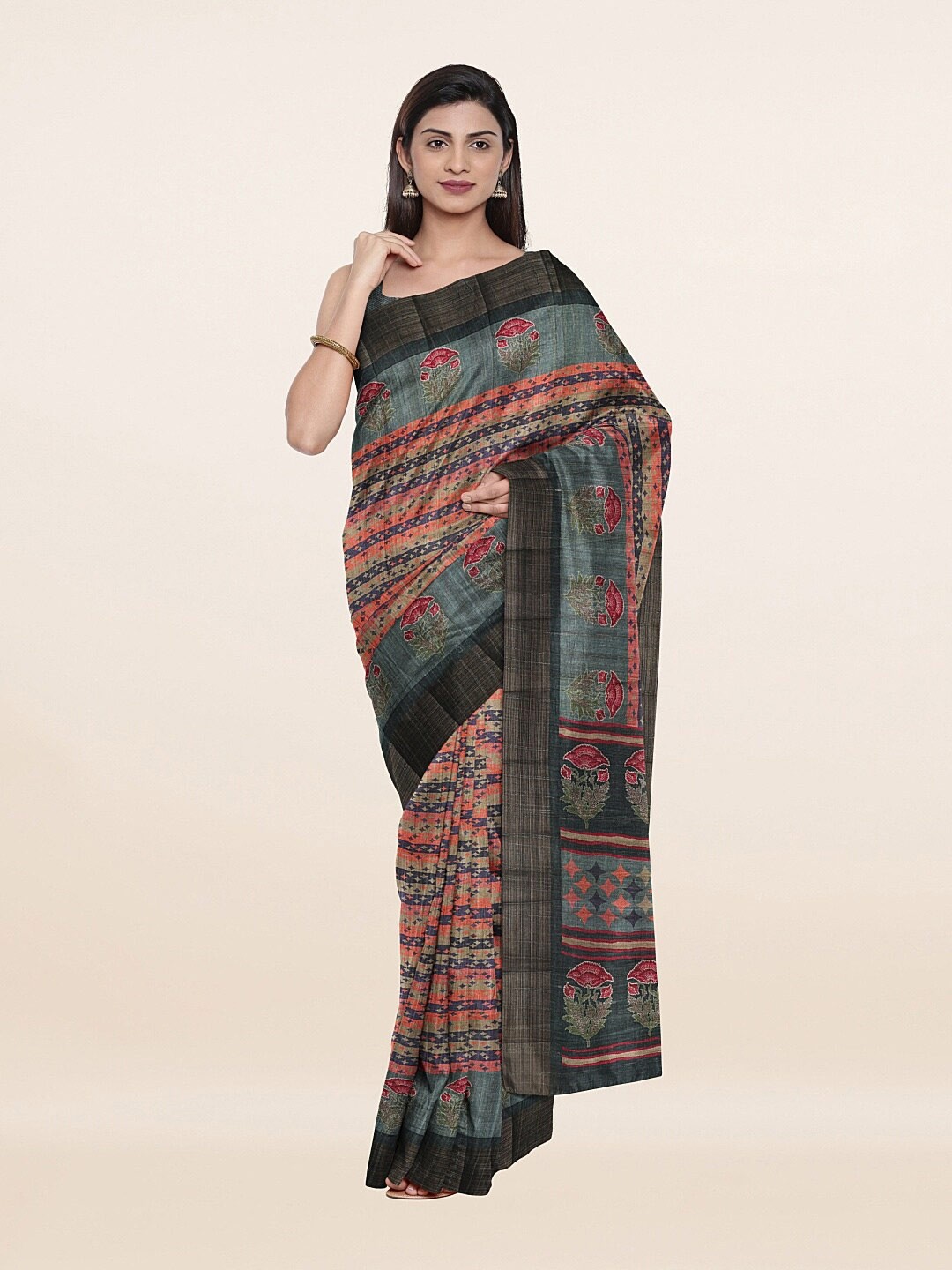 

Pothys Women Grey & Pink Floral Art Silk Saree
