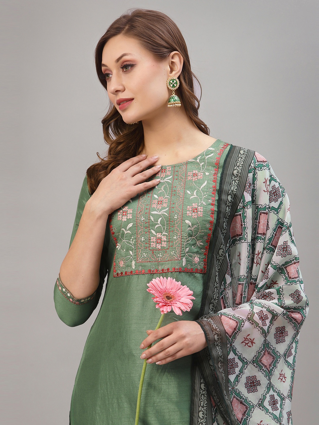 

SKYLEE Women Green Floral Embroidered Kurta with Trousers & With Dupatta