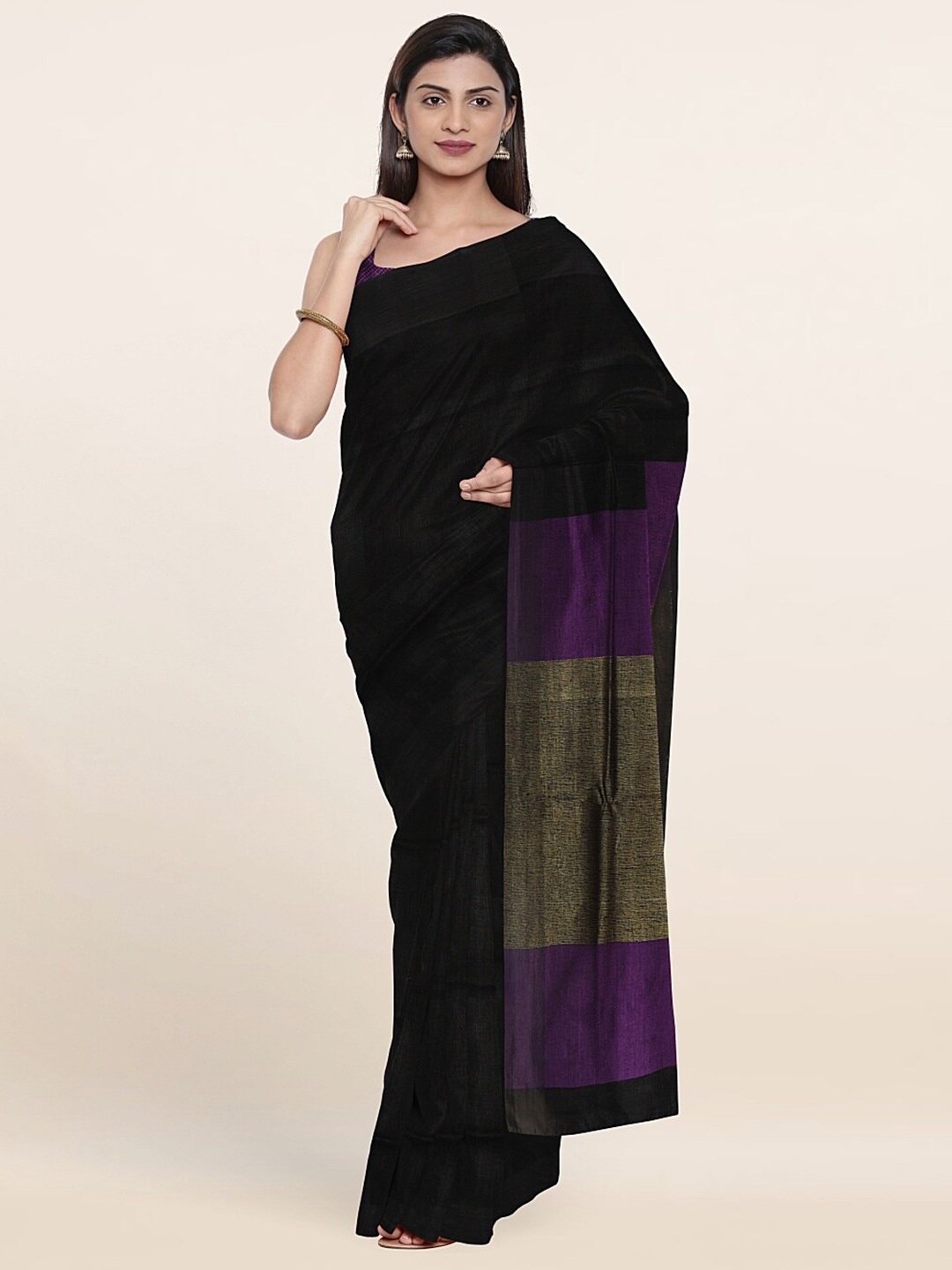 

Pothys Black Solid Linen Blend Saree