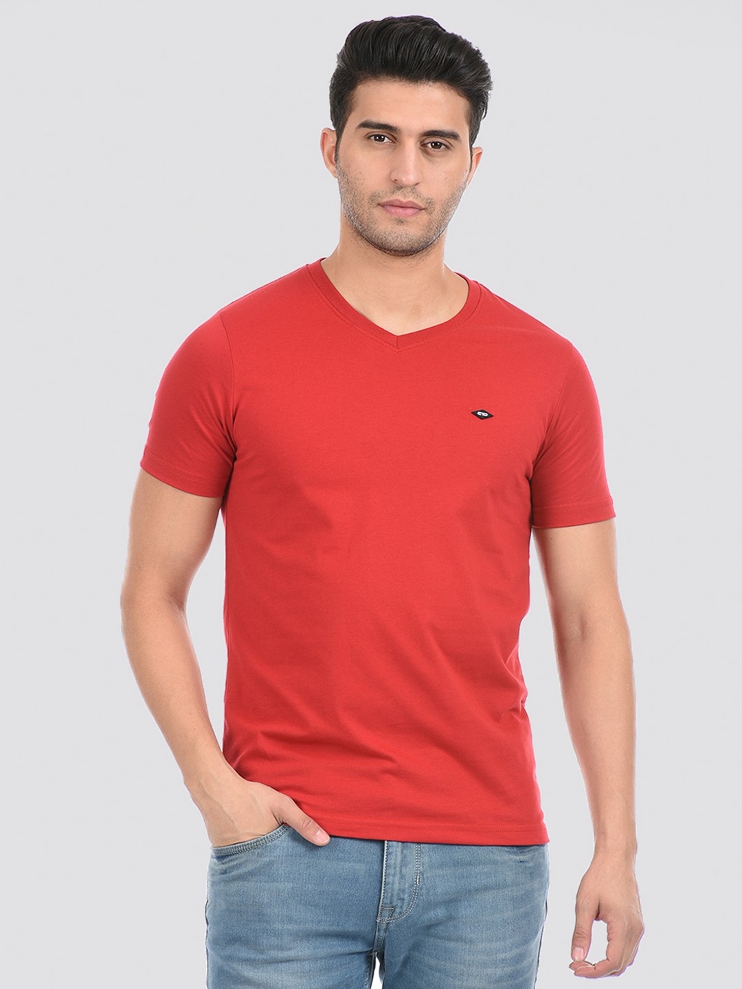 

Cloak & Decker by Monte Carlo Men Red Solid Cotton V-Neck T-shirt