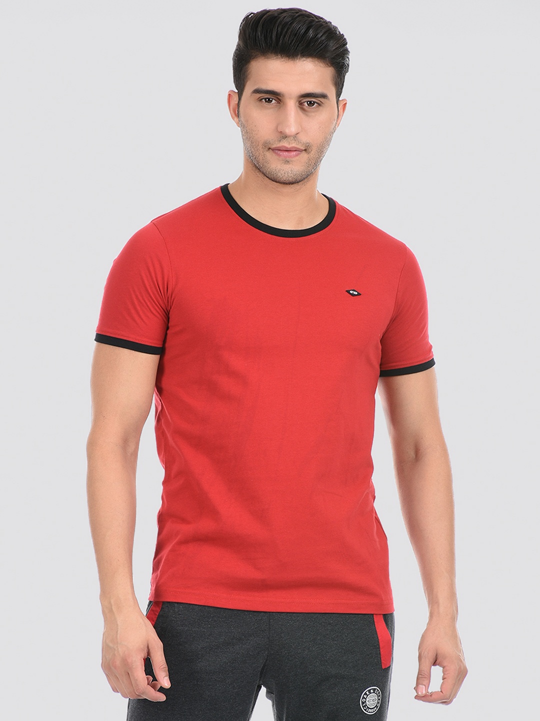 

Cloak & Decker by Monte Carlo Men Red Solid T-shirt