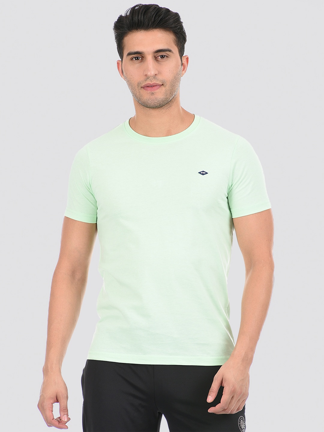 

Cloak & Decker by Monte Carlo Men Green Solid T-shirt