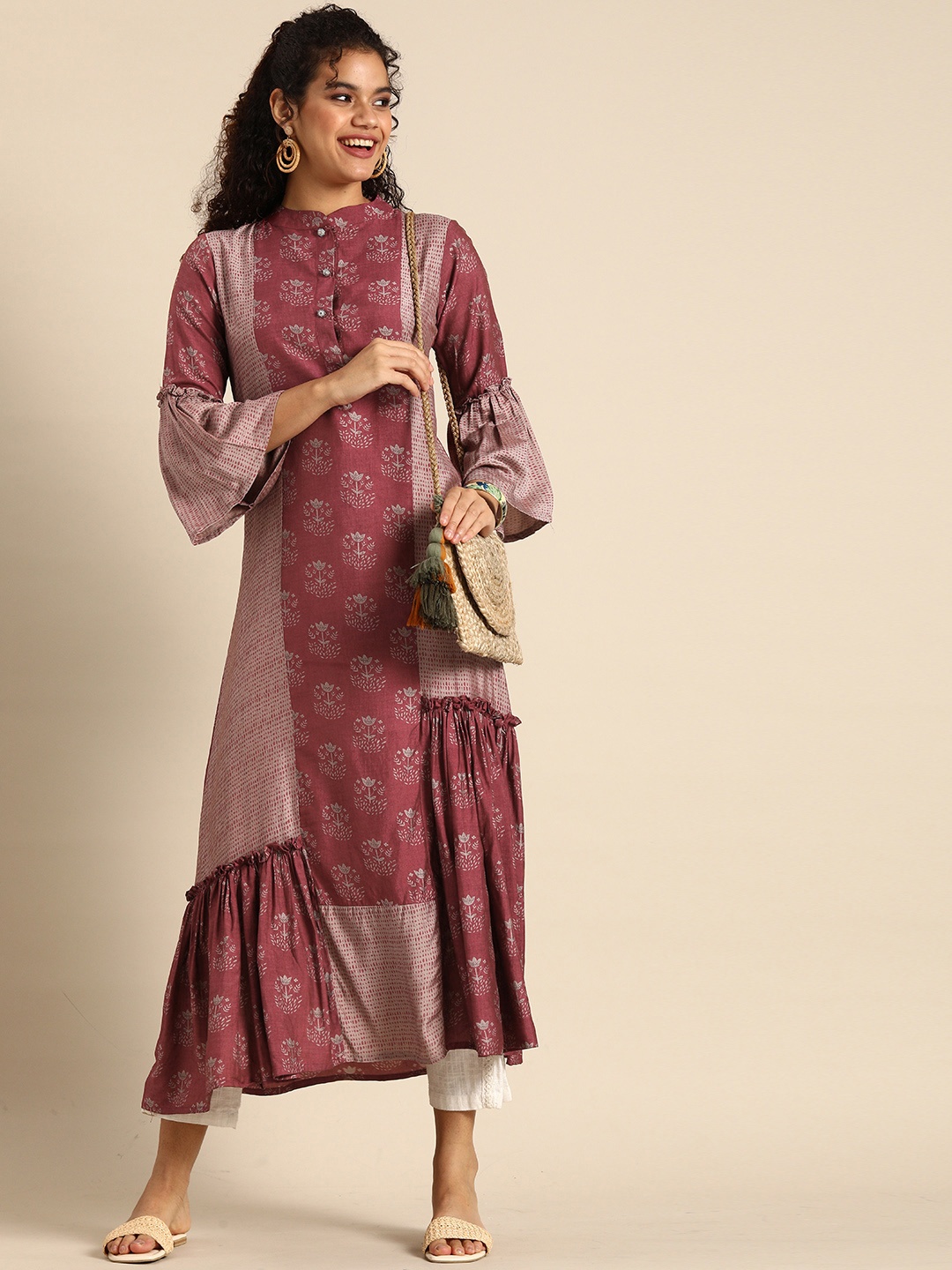 

Sangria Women Burgundy & Grey Floral Printed Bell Sleeves Kurta