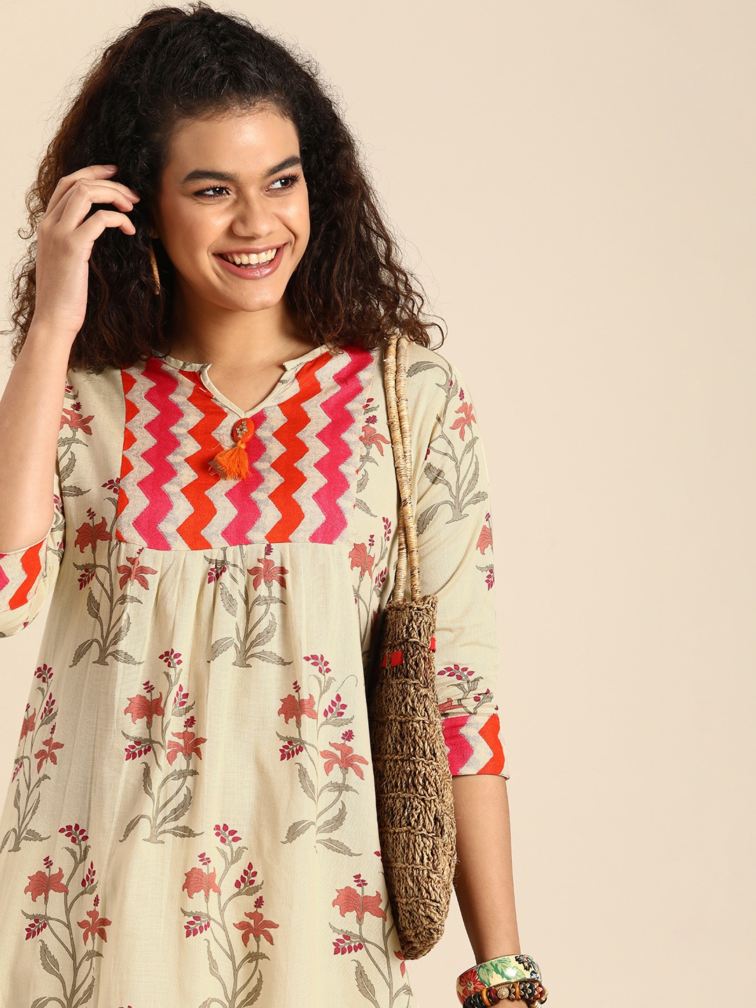 

Sangria Women Cream-Coloured & Pink Ethnic Motifs Printed Kurta