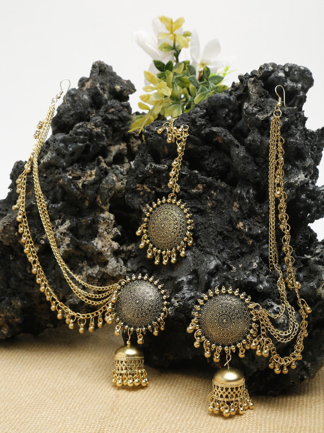 

NEUDIS Oxidised Gold-Toned Beads Droplets Studded Earring & Maangtika Set