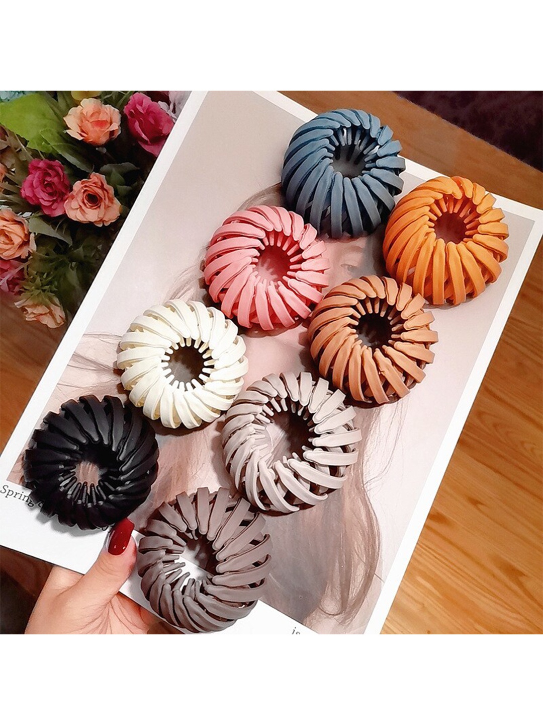 

VAGHBHATT Women Set of 8 White & Black Ponytail Holders