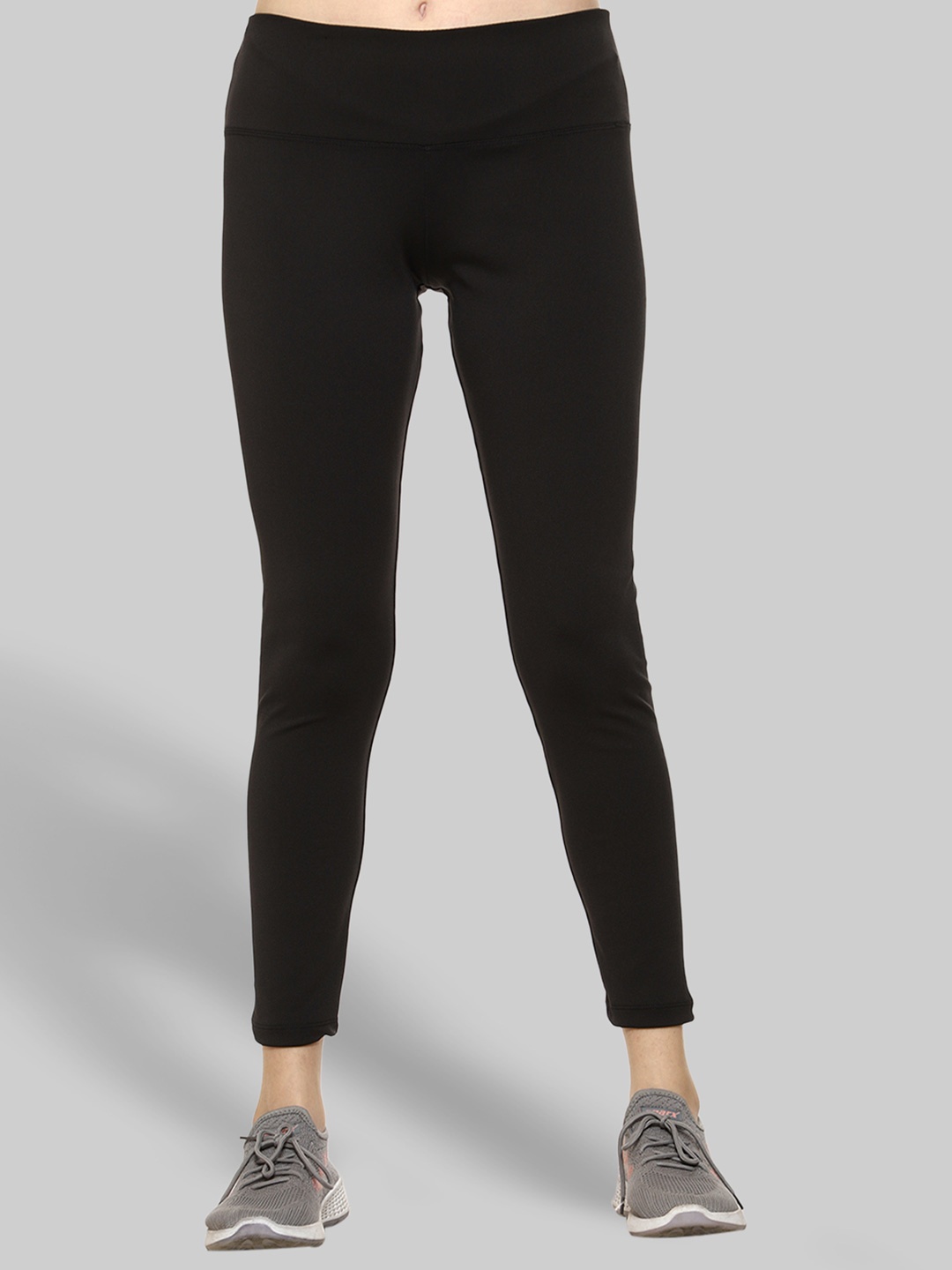 

Urban Komfort Women Black Solid Ankle Length Sports Leggings