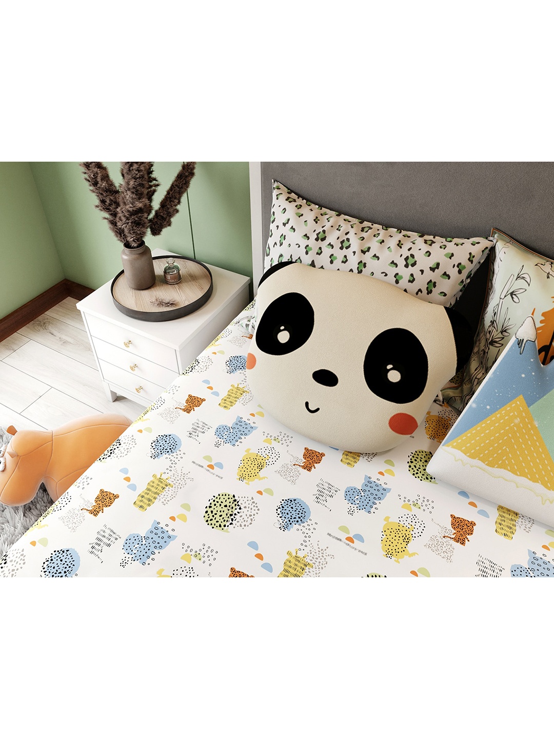 

Fancy Fluff White & Yellow Graphic 180 TC King Bedsheet with 2 Pillow Covers