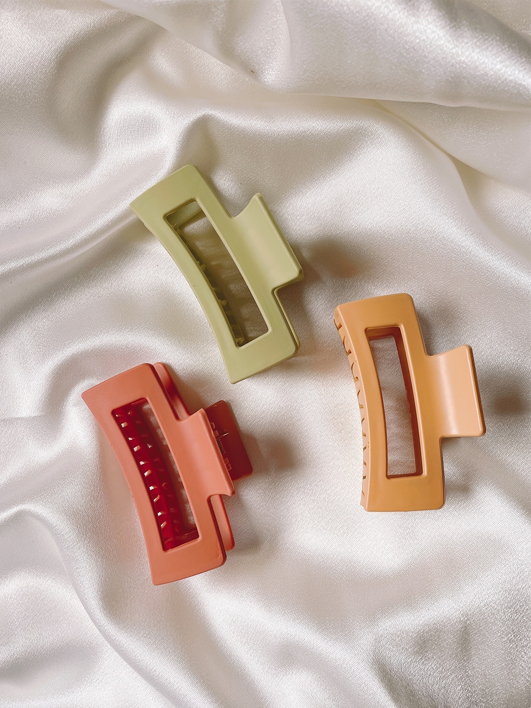 

Mueras Women Green & Peach-Coloured Set of 3 Claw Clip
