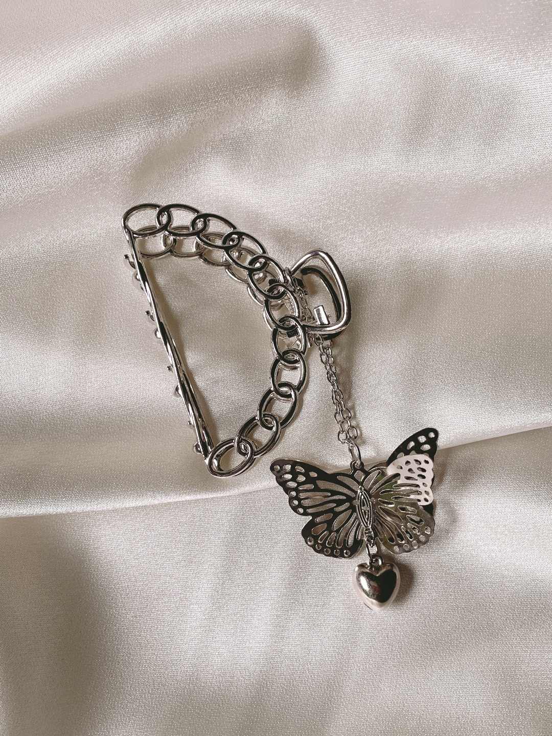 

Mueras Women Silver-Toned Butterfly Claw Clip Hair Accessory