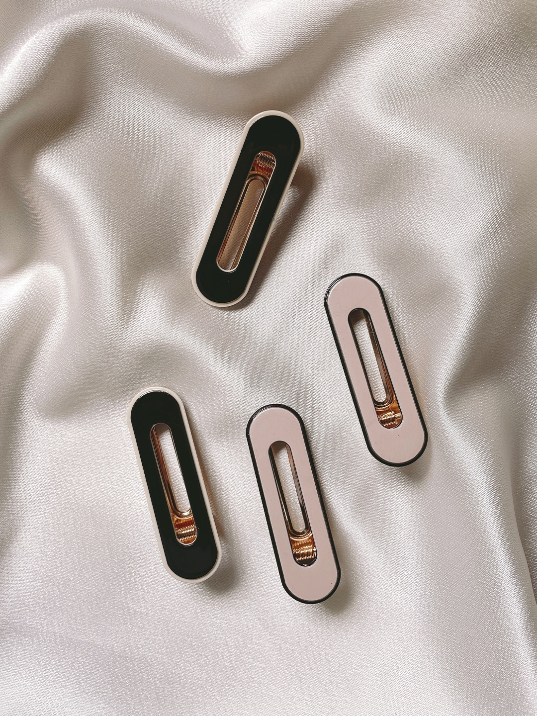 

Mueras Women Black & Beige Set of 4 Alligator Hair Clip