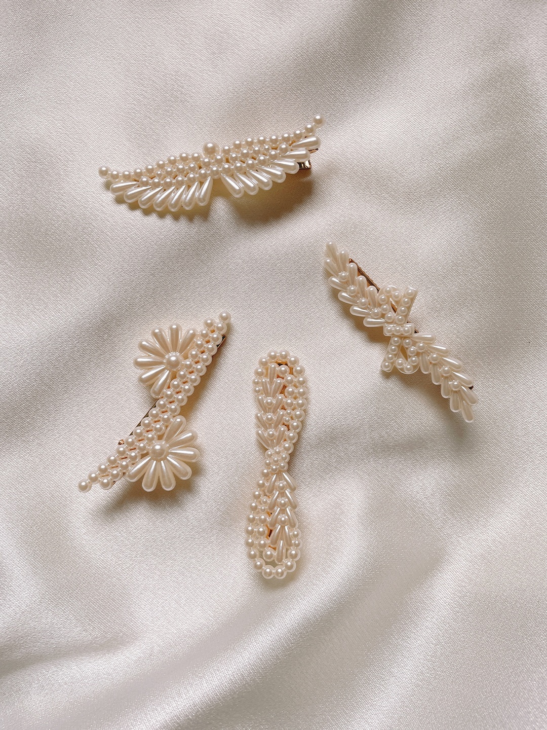 

Mueras Women White Set of 4 Embellished Alligator Hair Clip
