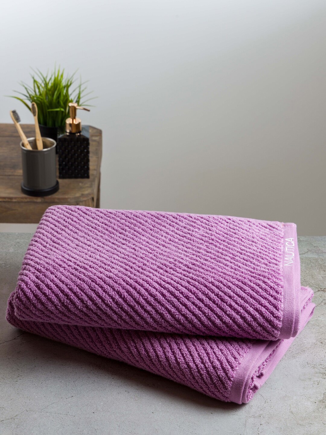 

Nautica Set of 2 Purple Solid Cotton 600 GSM Bath Towels
