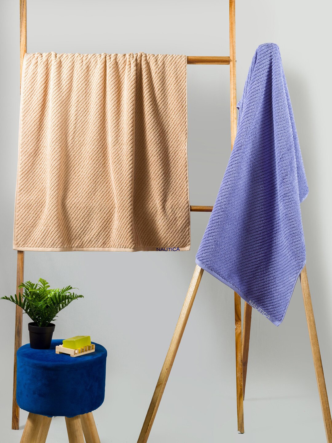 

Nautica Set of 2 Beige & Blue Solid 600 GSM Cotton Bath Towels