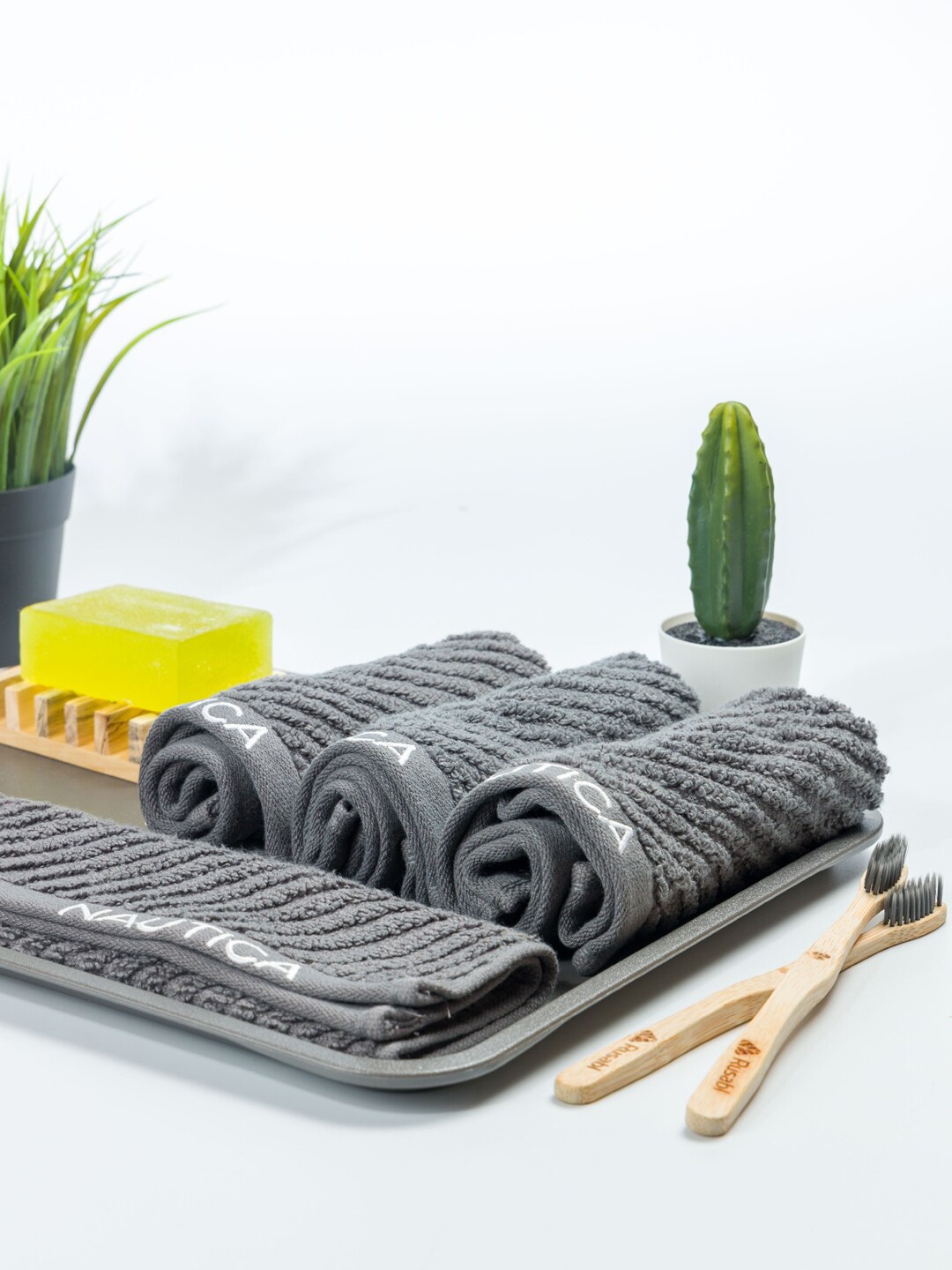 

Nautica Set Of 2 Solid 600 GSM Cotton Face Towel Set, Grey
