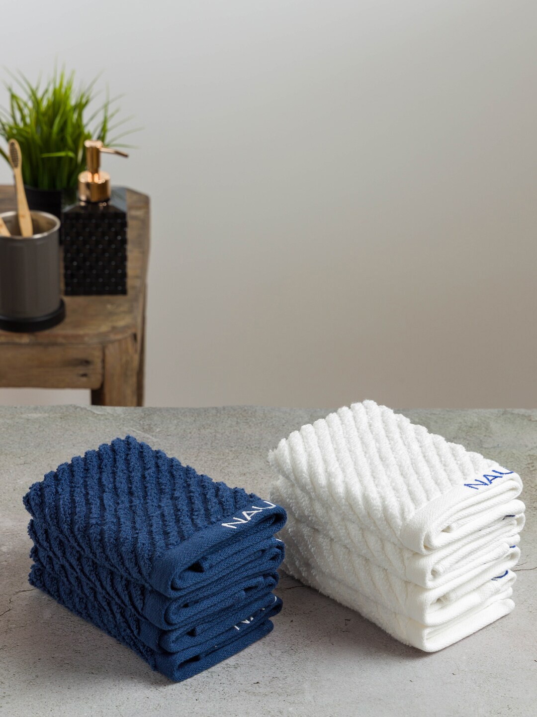 

Nautica Set Of 8 Solid 600 GSM Cotton Face Towel Set, Navy blue