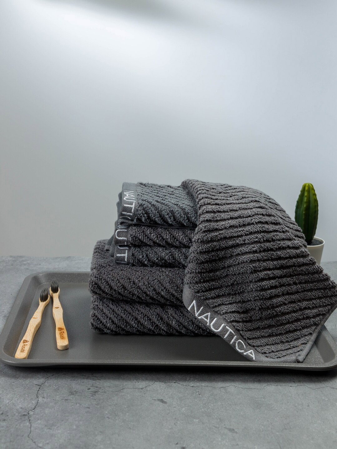 

Nautica Pack Of 6 Grey Solid Pure Cotton 600 GSM Towel Set