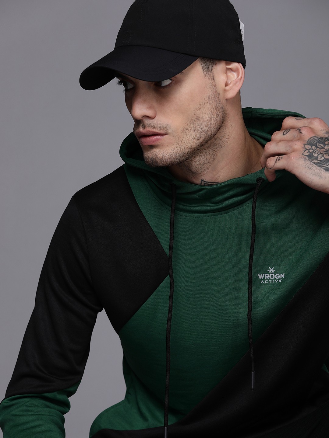 

WROGN ACTIVE Men Green & Black Colourblocked Slim-Fit Hooded Sweatshirt