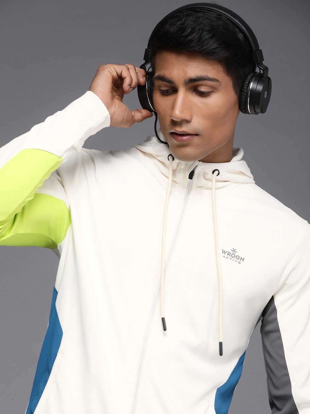 

WROGN ACTIVE Men White Solid Hooded Pure Cotton Sweatshirt