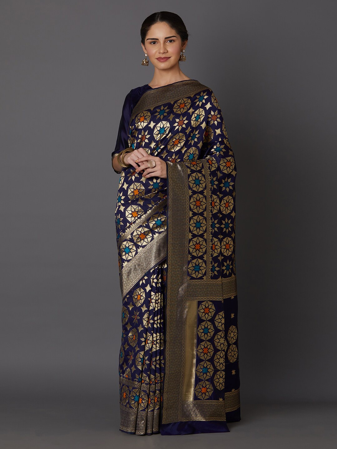 

Mitera Navy Blue & Gold-Toned Woven Design Zari Silk Blend Kanjeevaram Saree