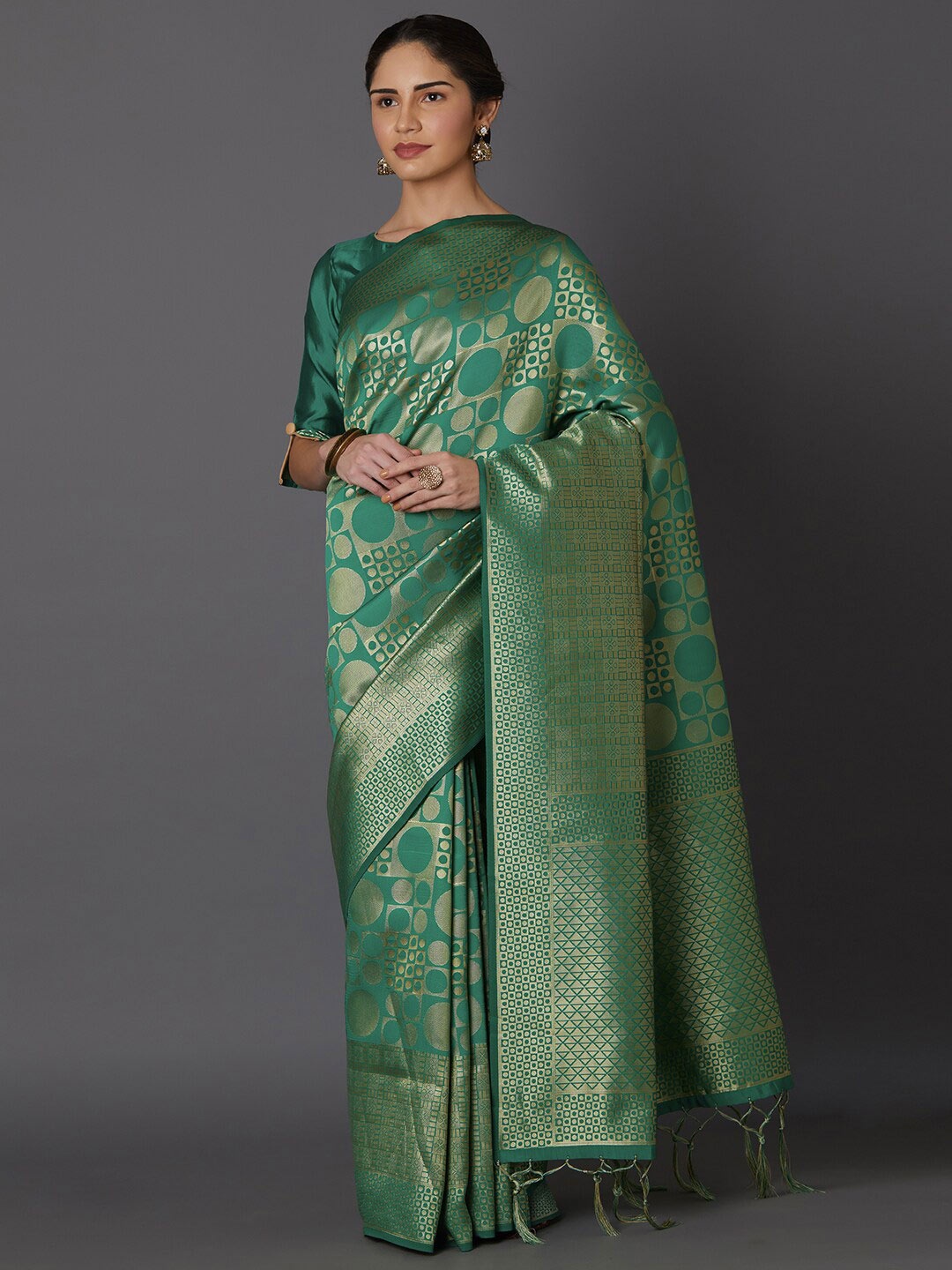 

Mitera Green & Gold-Toned Zari Silk Blend Kanjeevaram Saree