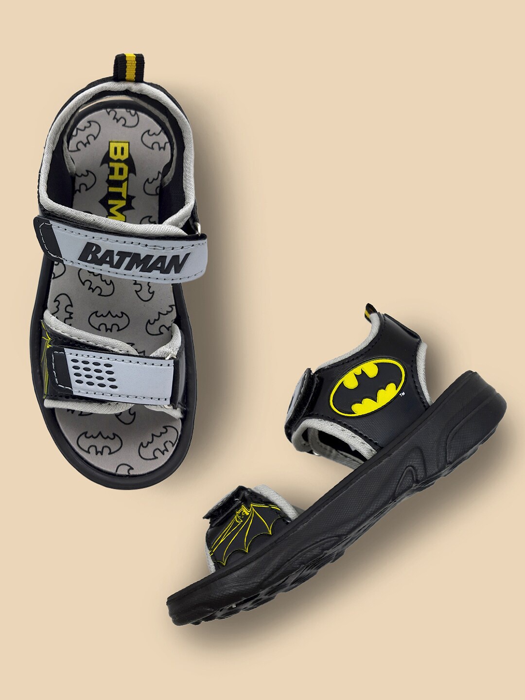 

Kids Ville Kids Boys Black & Grey Batman Print Sports Sandals