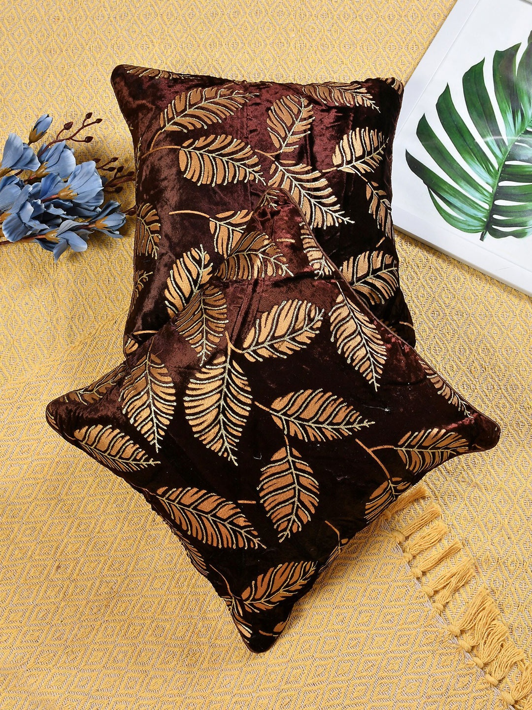 

Molly & Michel Brown & Beige Set of 2 Floral Velvet Square Cushion Covers