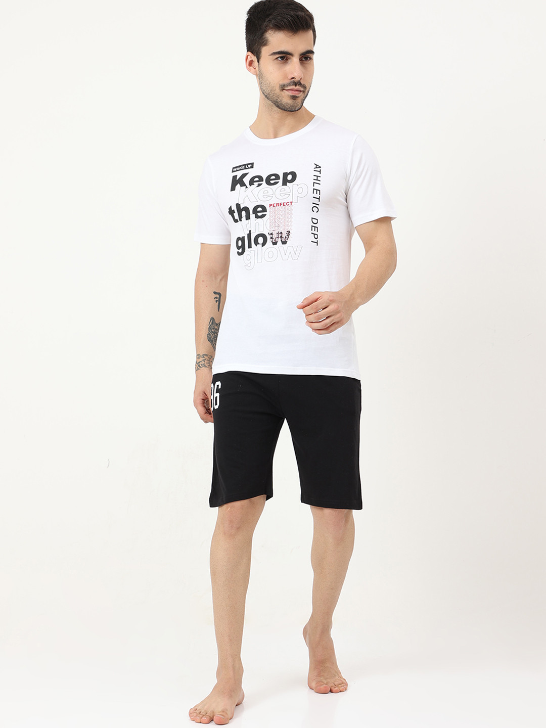 

Masculino Latino Men White & Black Printed Night suit