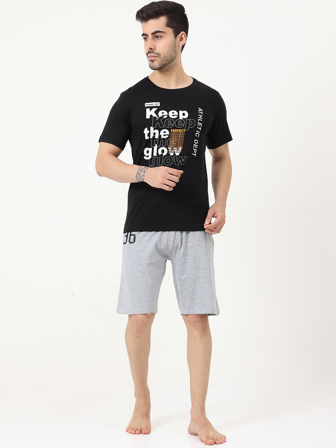

Masculino Latino Men Black & White Printed Night suit